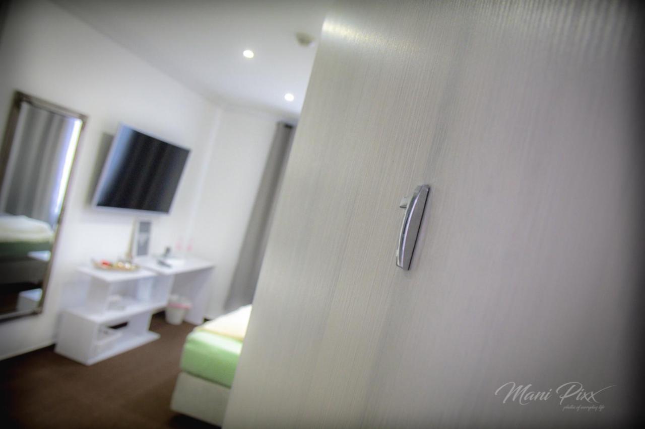 Deluxe Double Room Bath,1159956339:JPEG